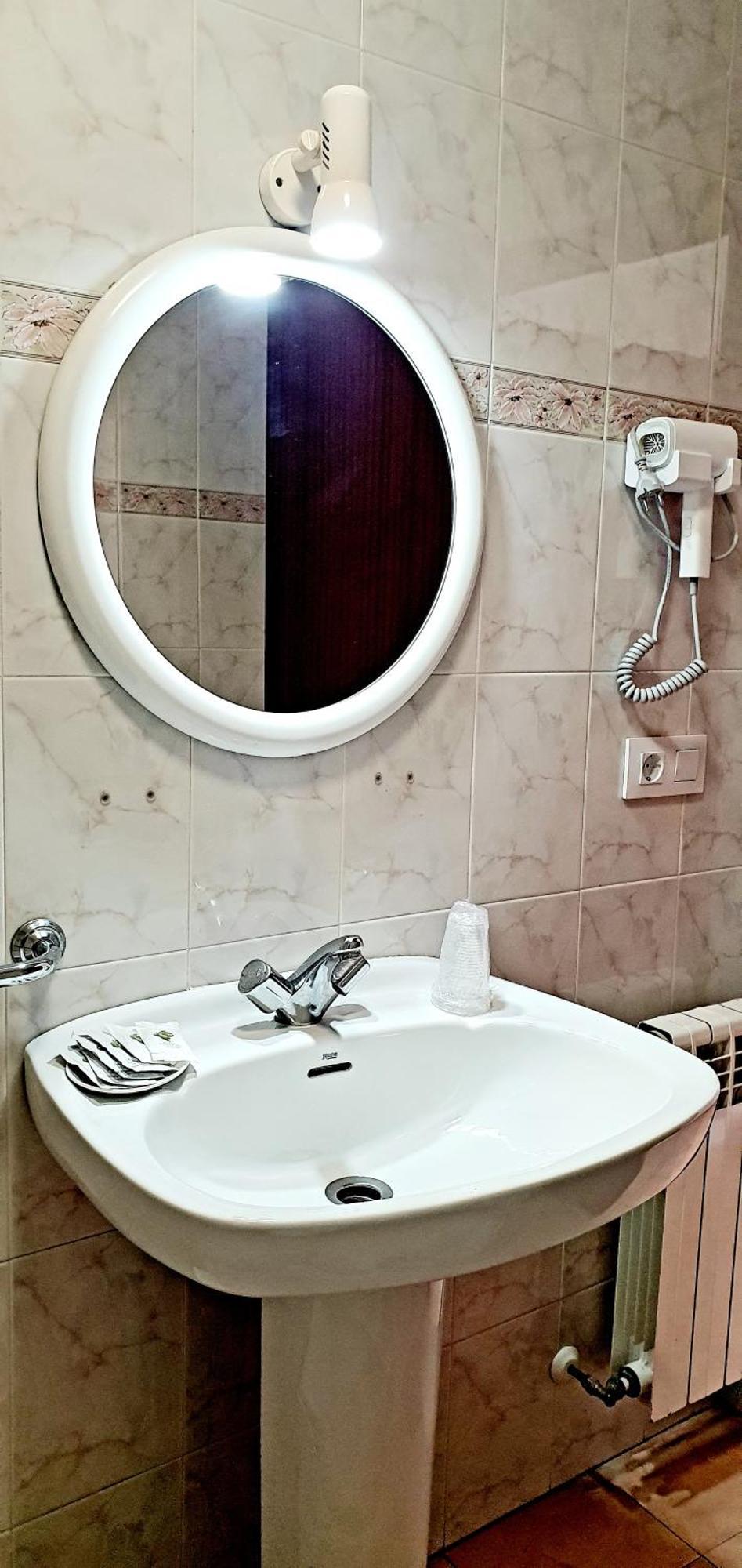 מלון לה פרנקה Sidreria La Casa Abajo מראה חיצוני תמונה